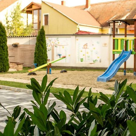 Platina Apartman Appartement Sárvár Buitenkant foto