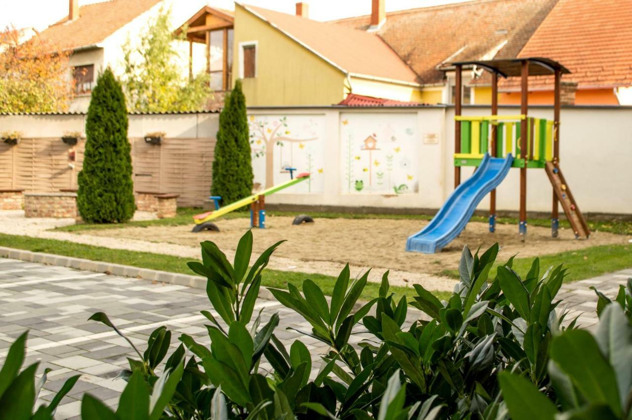Platina Apartman Appartement Sárvár Buitenkant foto