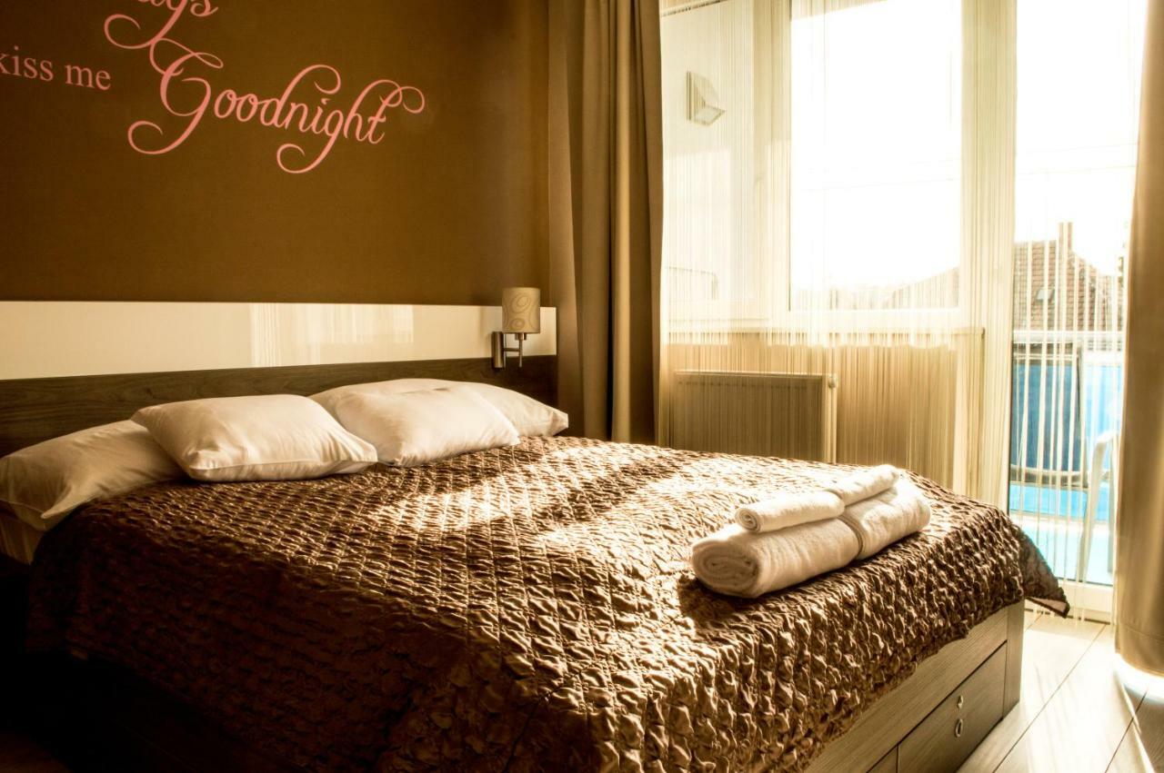 Platina Apartman Appartement Sárvár Buitenkant foto